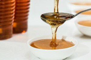 Honig macht die Lippen zart und geschmeidig
