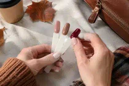Drie nagellakkleuren die in de herfst van 2026 minstens zo elegant lijken als bordeaux
