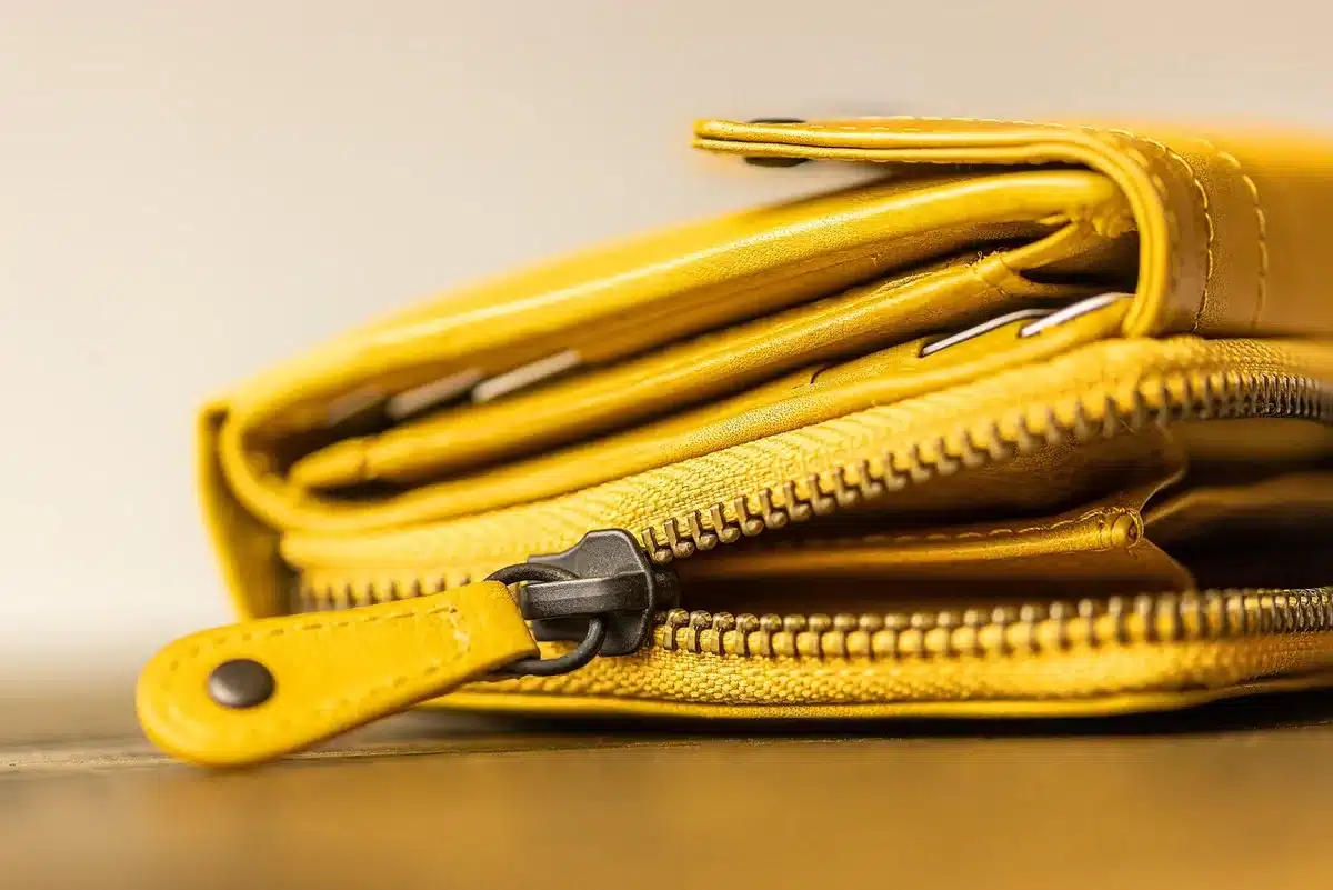 Laag geplaatste taille en rok vallen lager op de heup