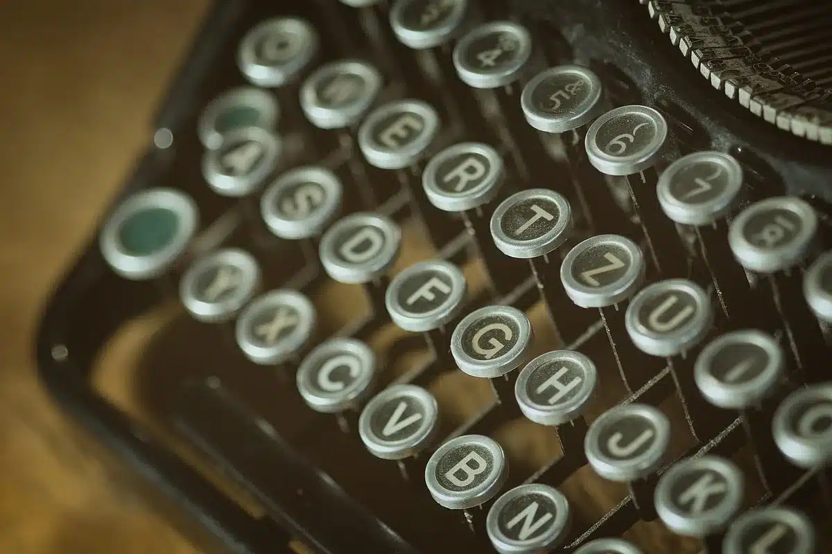 Schrijvers in gesprek in een schrijverskamer over representatie