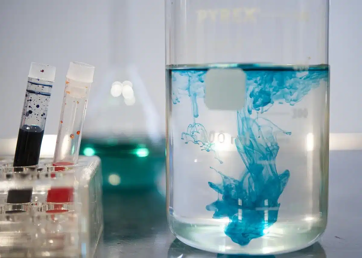 Laboratoriumpotjes en analyseapparatuur met vruchtmonsters
